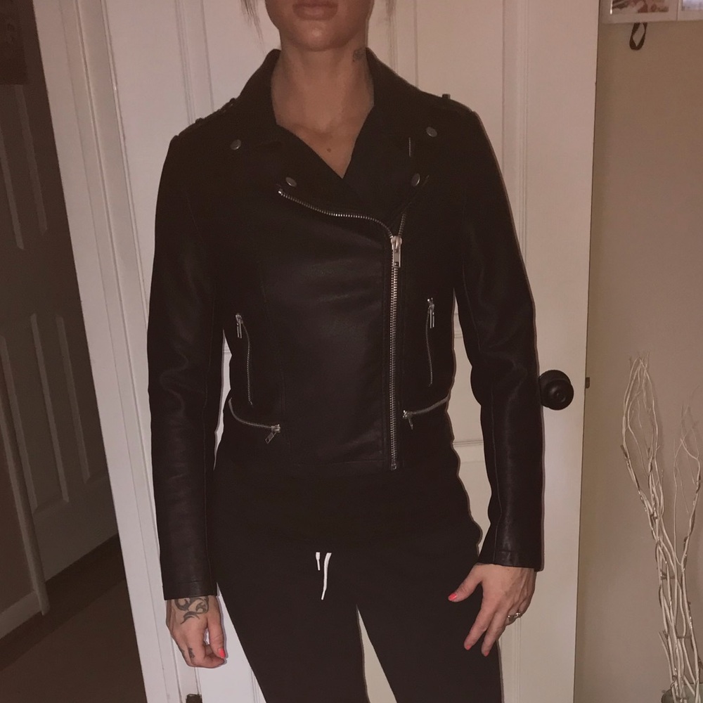 Forever 21 faux black fitted leather jacket size s